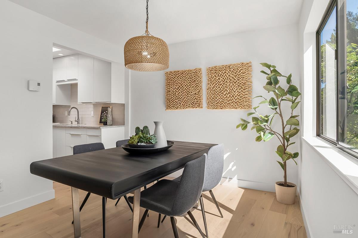 5 Escalle Lane
