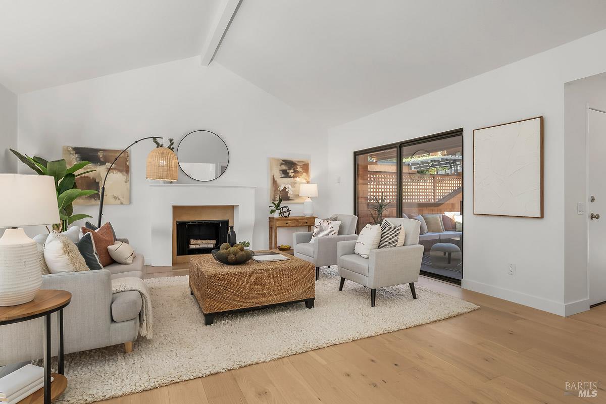 5 Escalle Lane