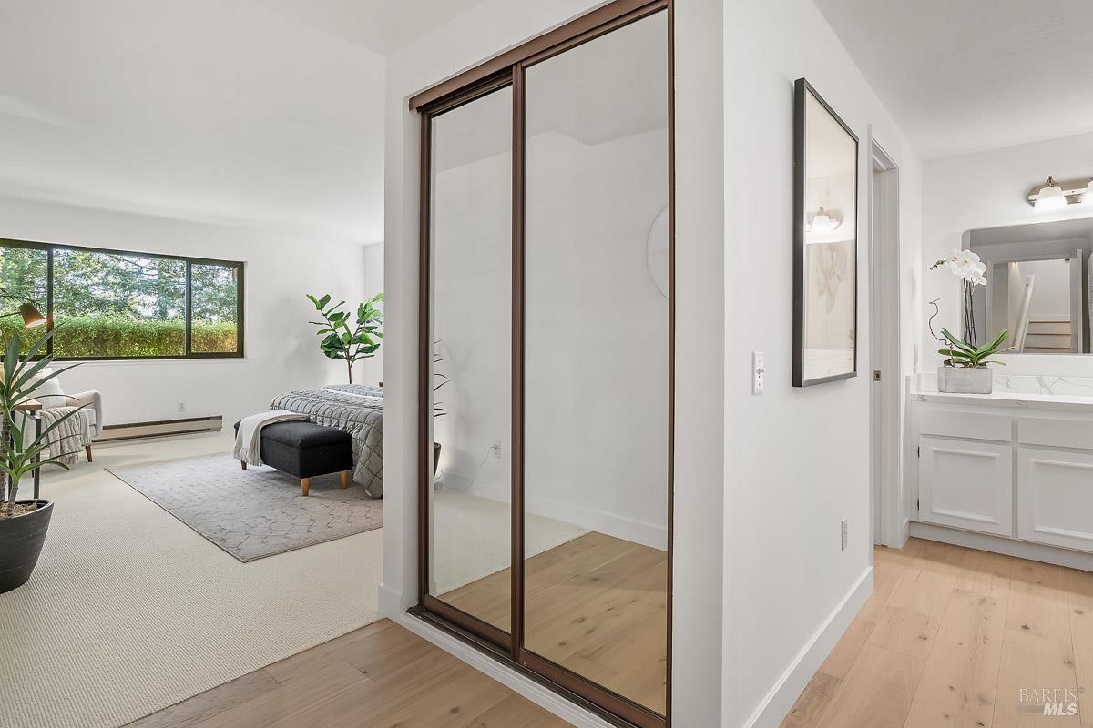 5 Escalle Lane