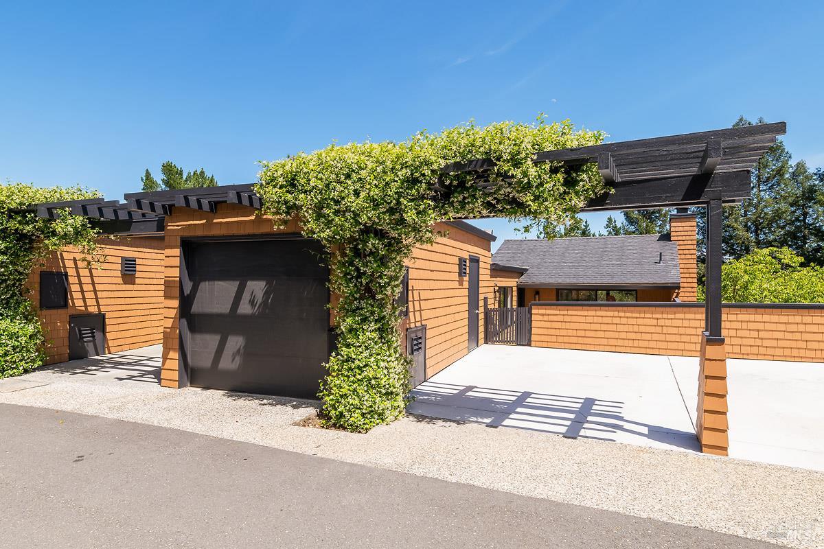 5 Escalle Lane