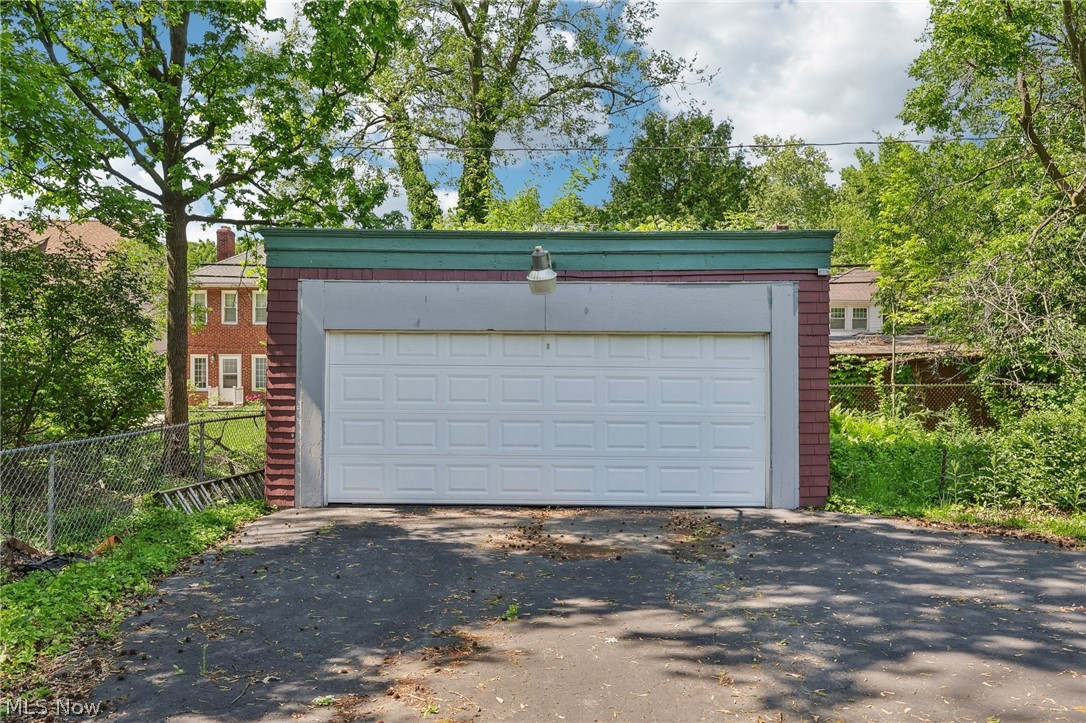 3175 Oak Road