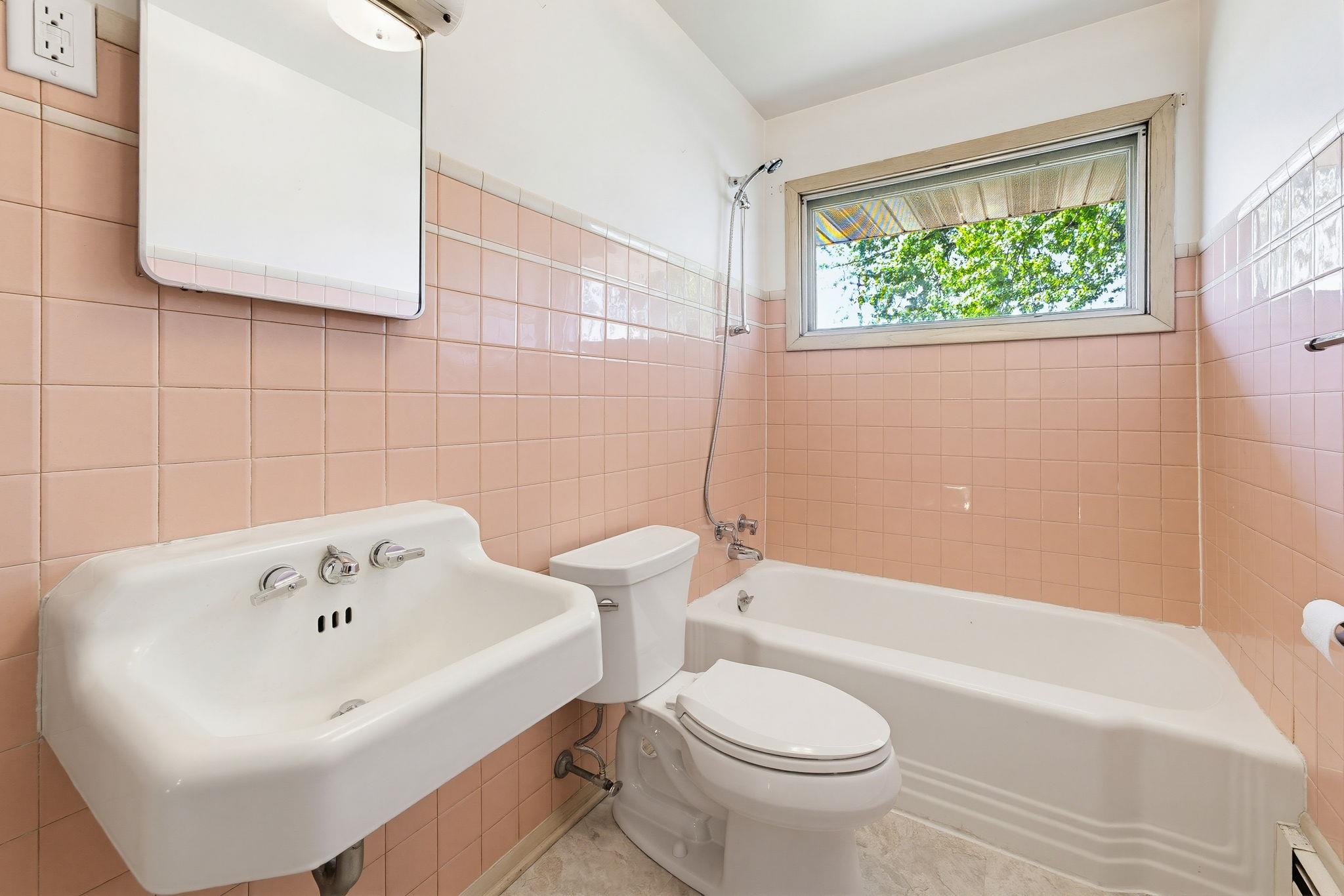 114 W Olin Avenue