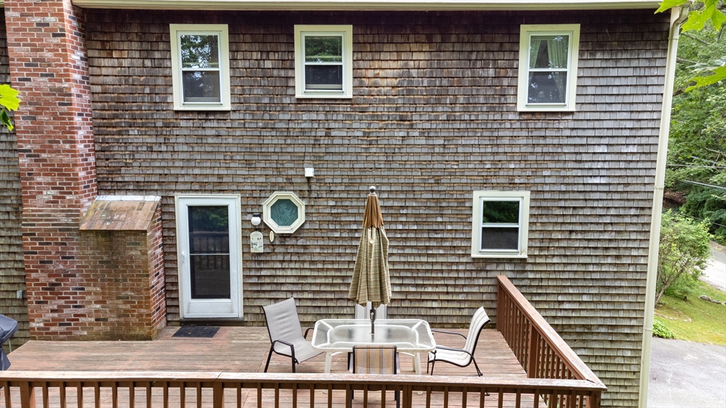 7 Beach Rd