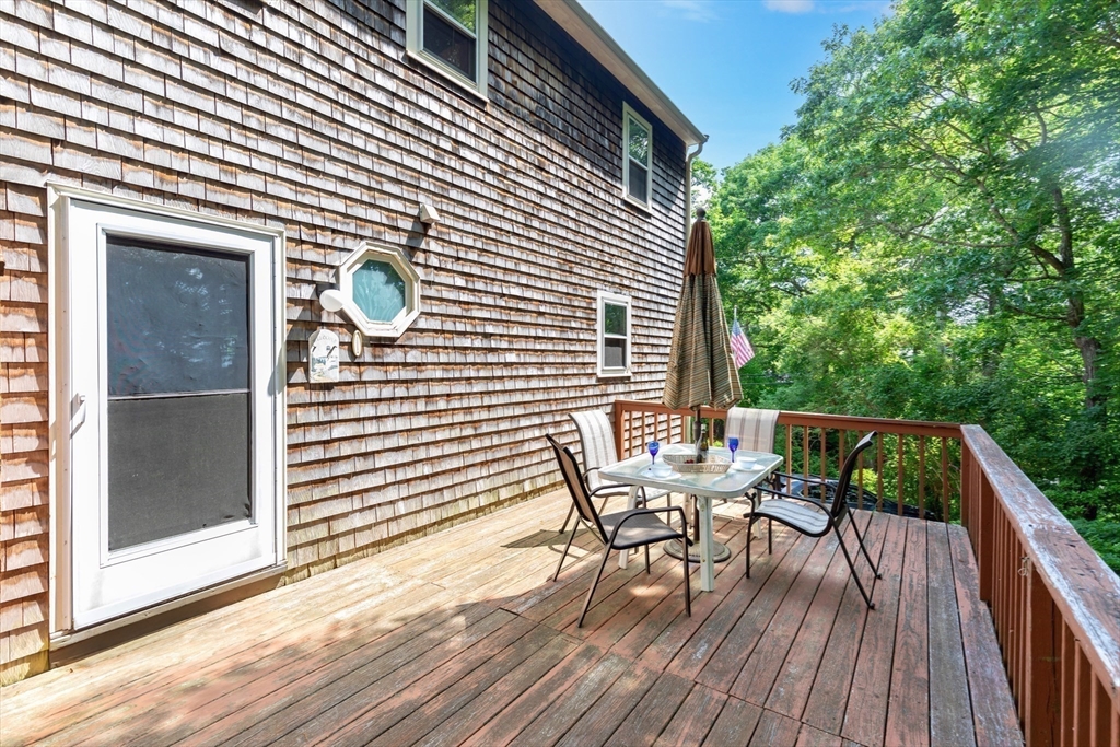 7 Beach Rd