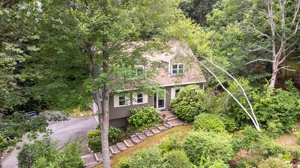 7 Beach Rd