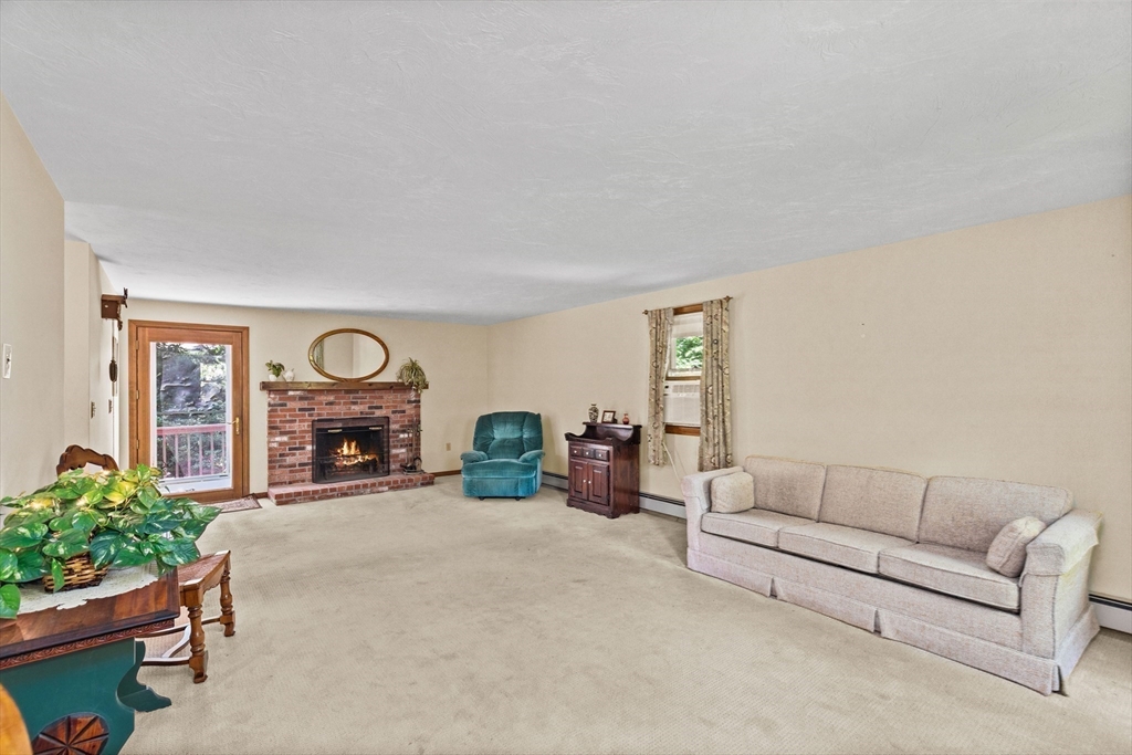 7 Beach Rd
