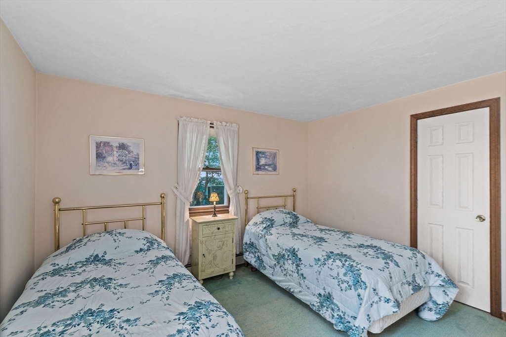7 Beach Rd