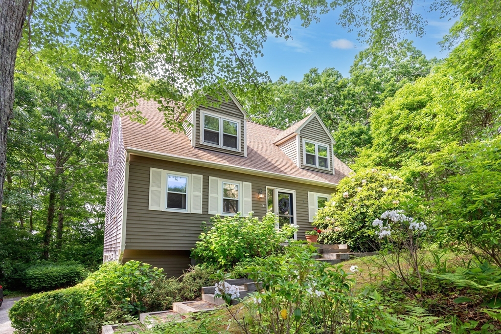 7 Beach Rd