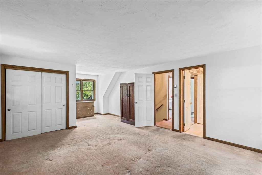7 Beach Rd