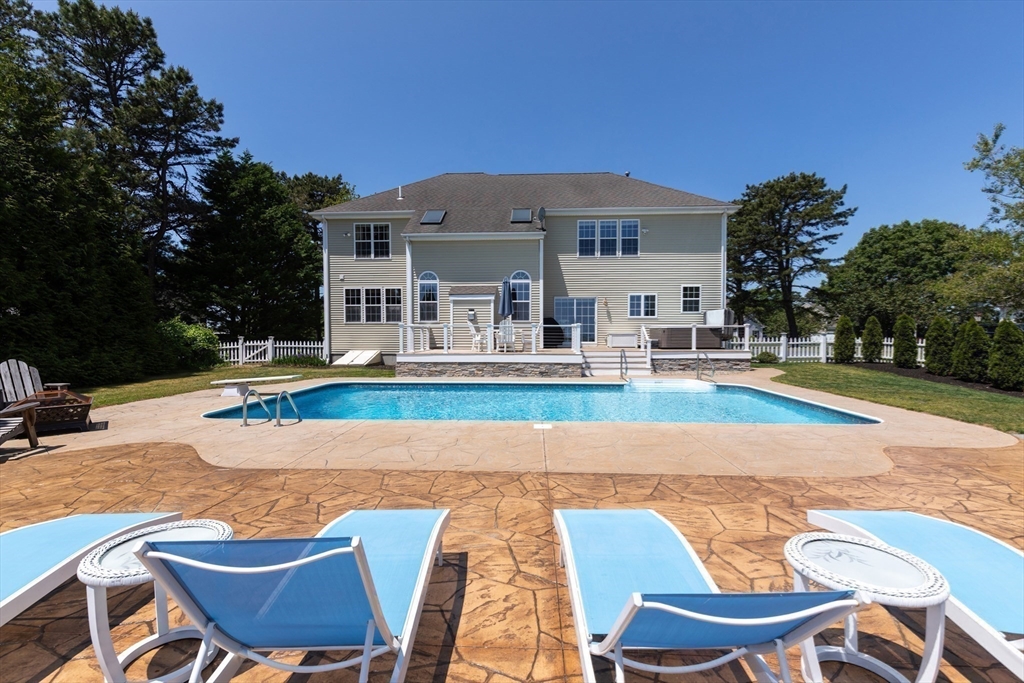 407 Raymond Rd