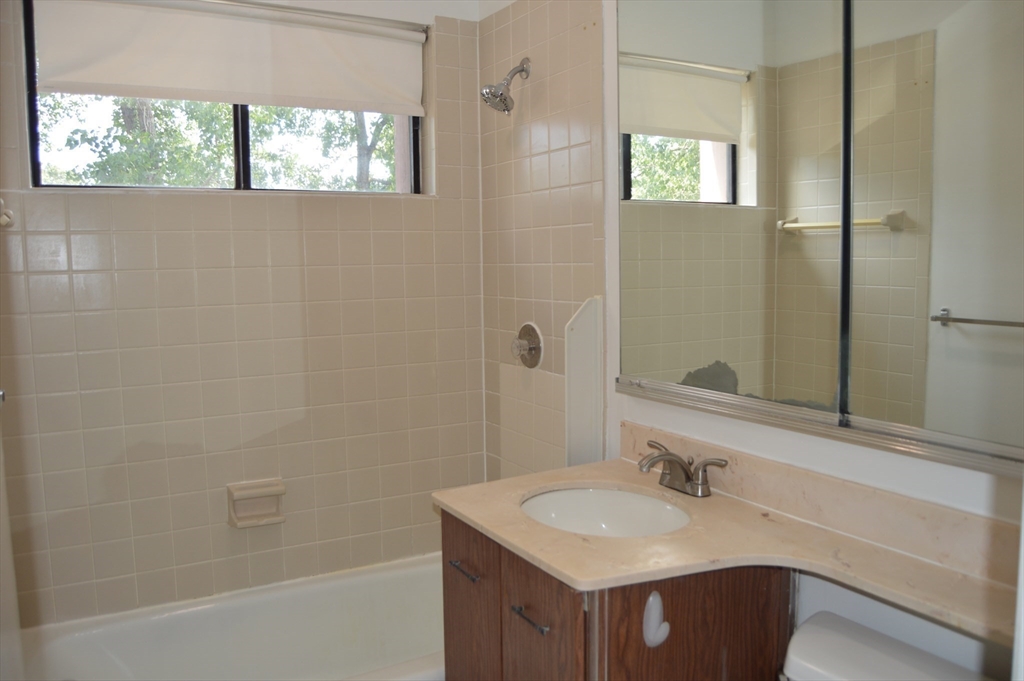 62 Shrewsbury Green Dr Unit: K
