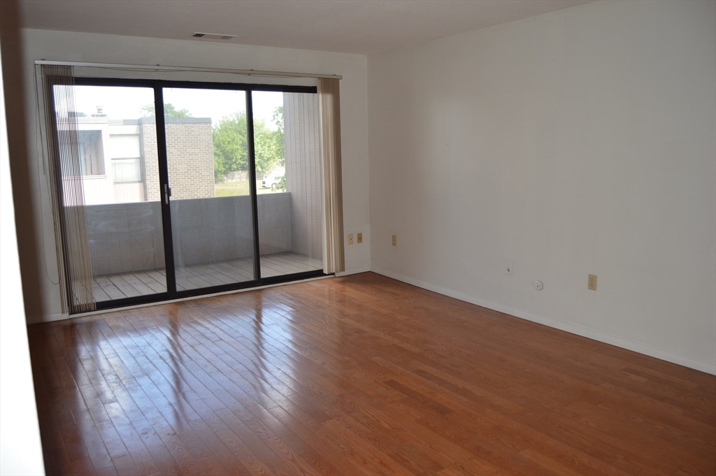 62 Shrewsbury Green Dr Unit: K