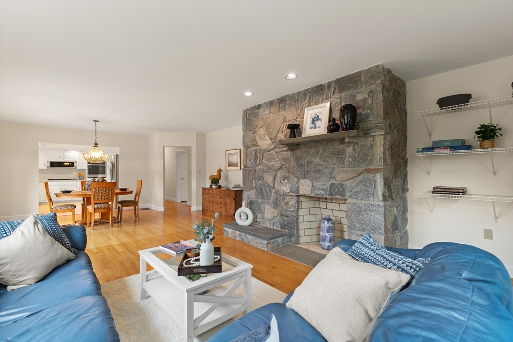 323 Robert Rd