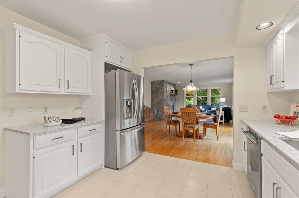 323 Robert Rd