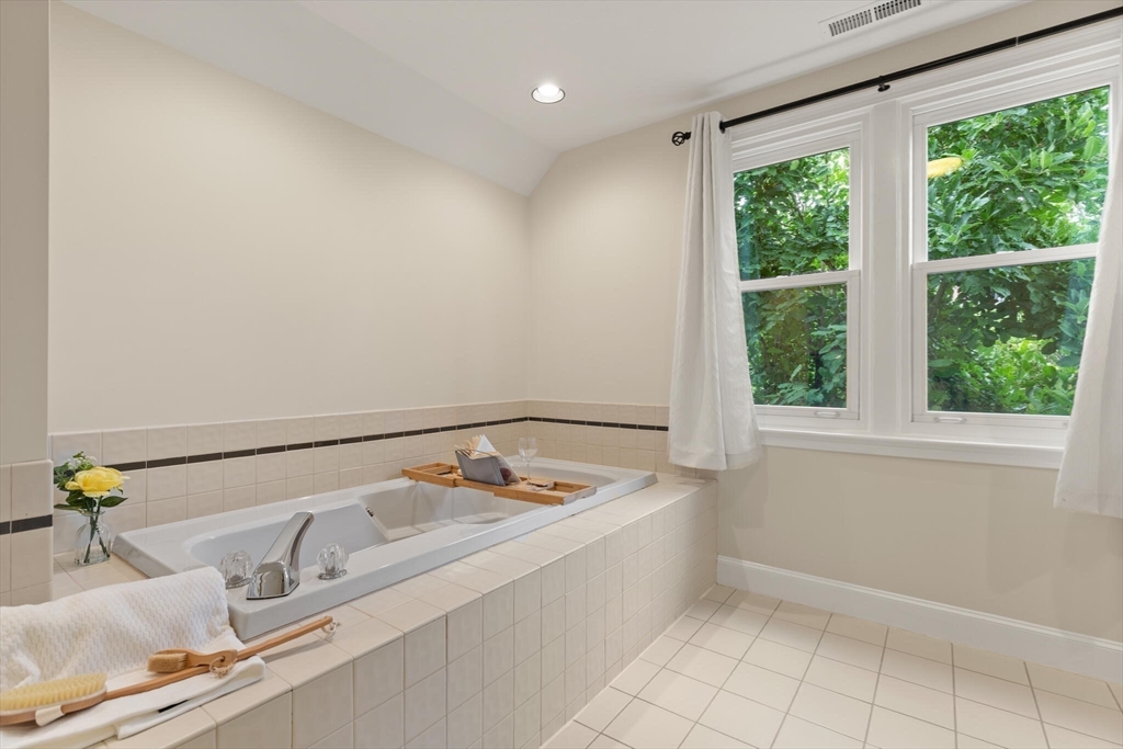 323 Robert Rd