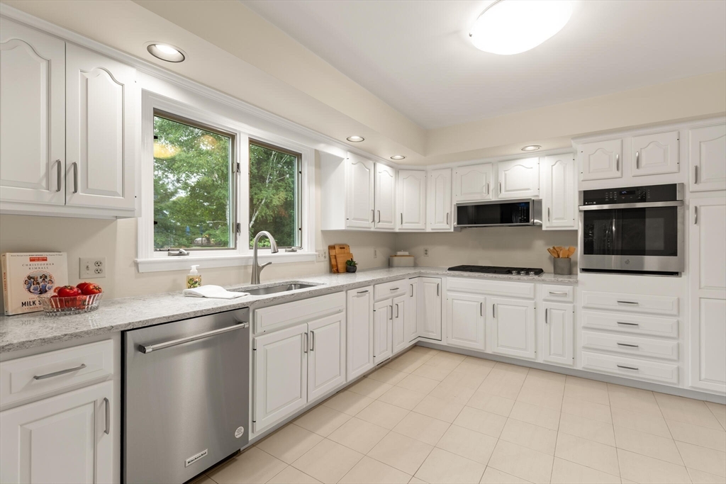 323 Robert Rd