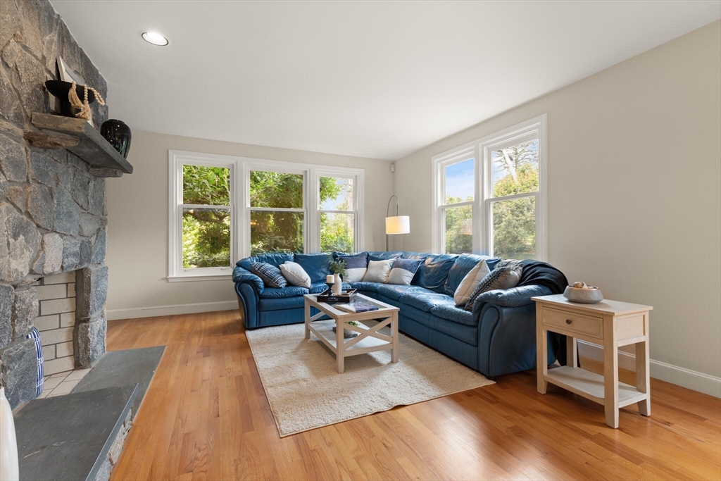 323 Robert Rd