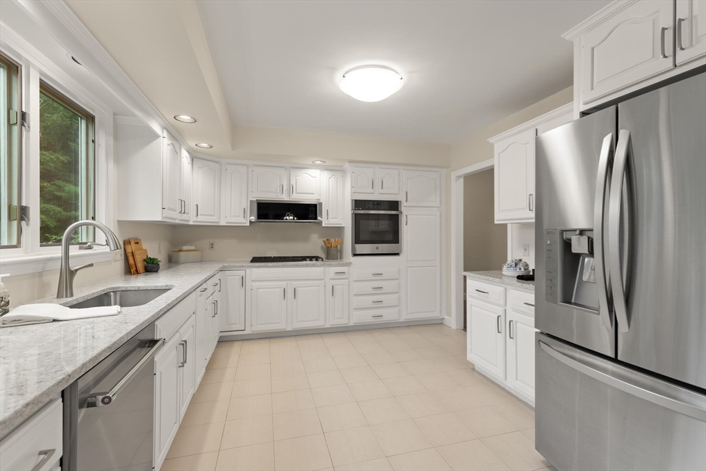 323 Robert Rd