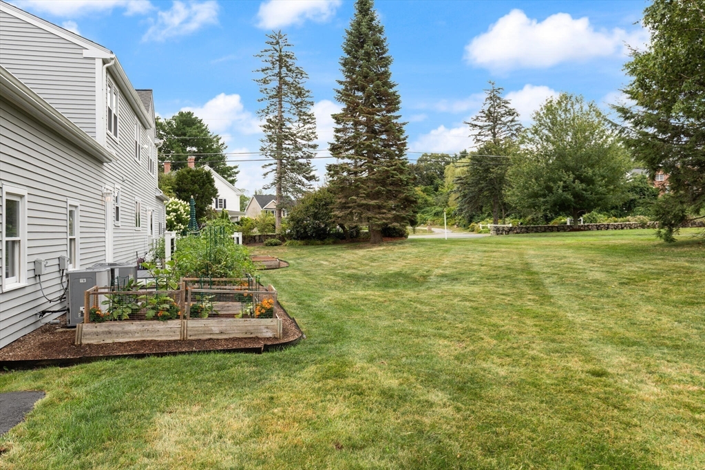 323 Robert Rd