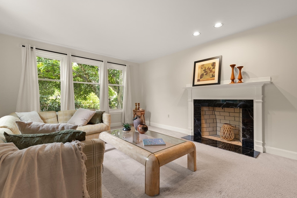 323 Robert Rd