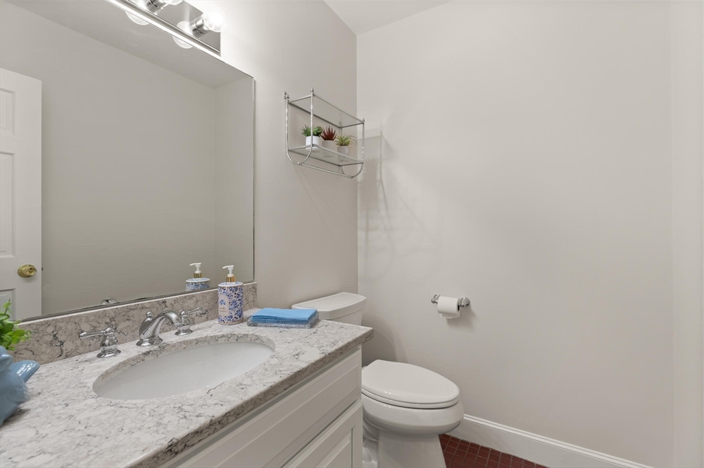 323 Robert Rd