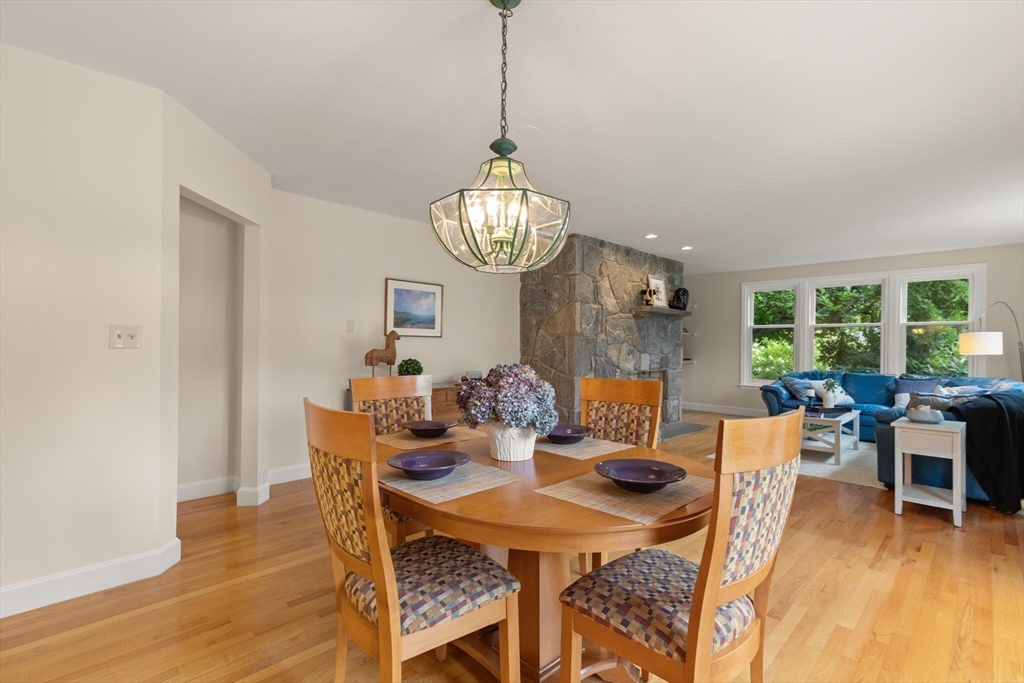 323 Robert Rd