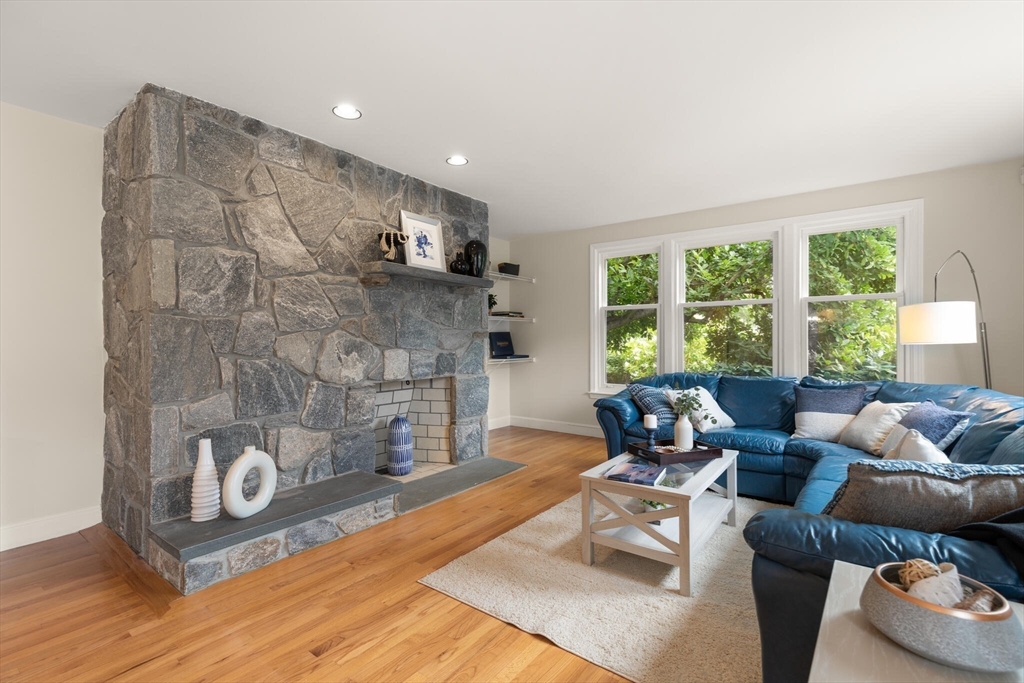 323 Robert Rd