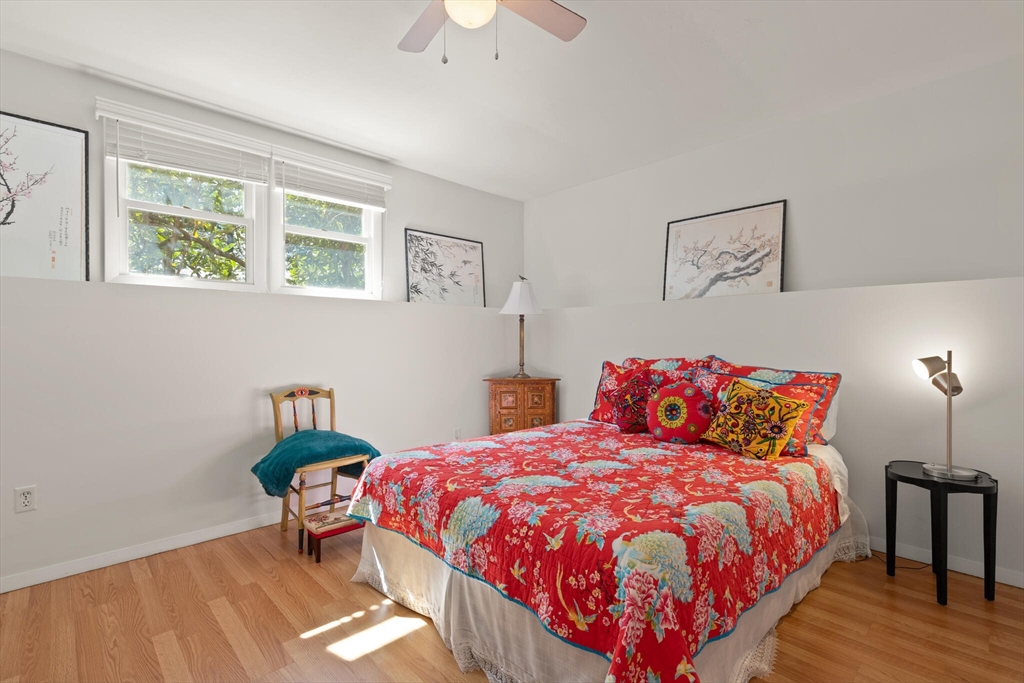 6 Meadowsweet Rd
