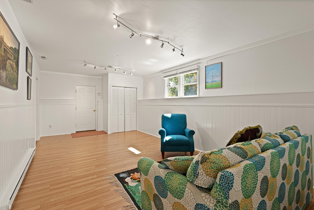 6 Meadowsweet Rd
