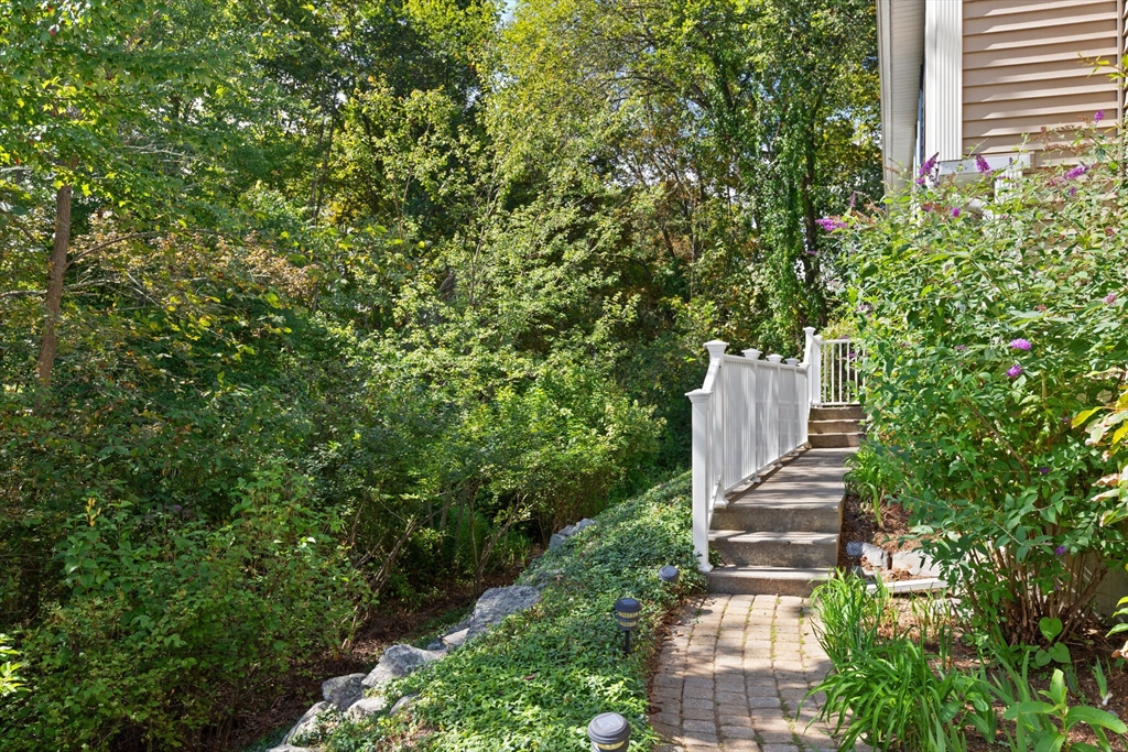 6 Meadowsweet Rd