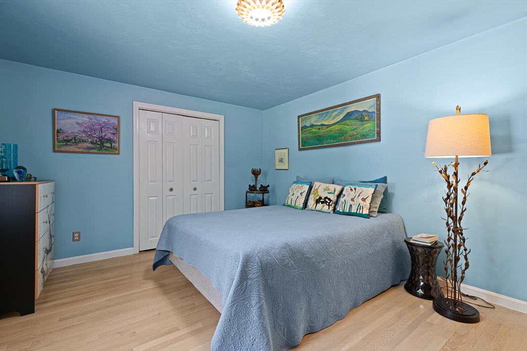 6 Meadowsweet Rd