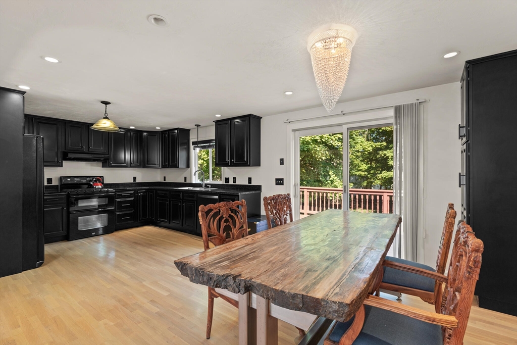 6 Meadowsweet Rd