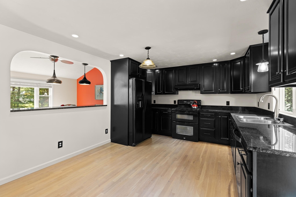 6 Meadowsweet Rd