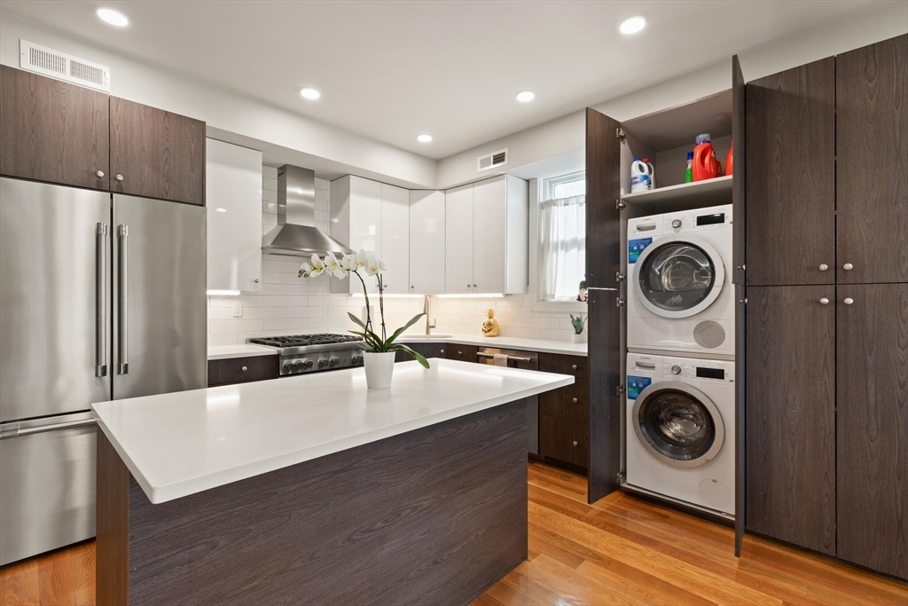 34 Dix St # 3