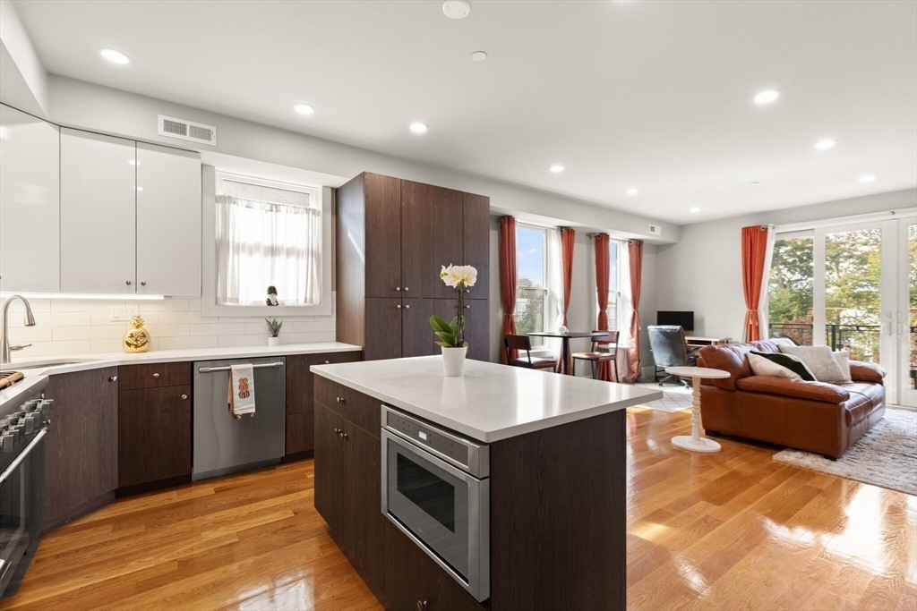 34 Dix St # 3