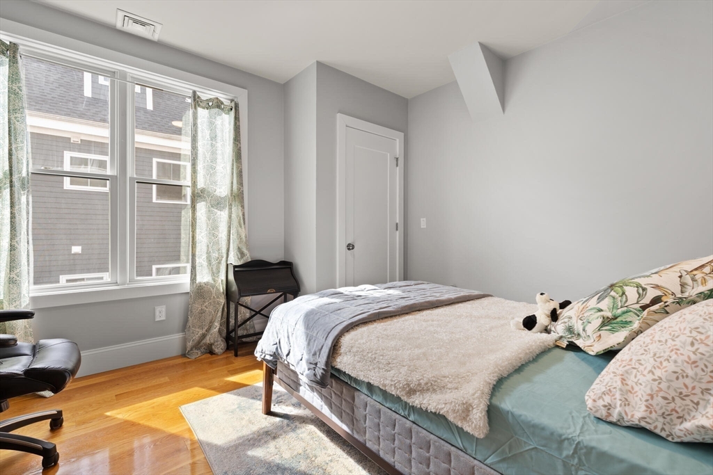 34 Dix St # 3