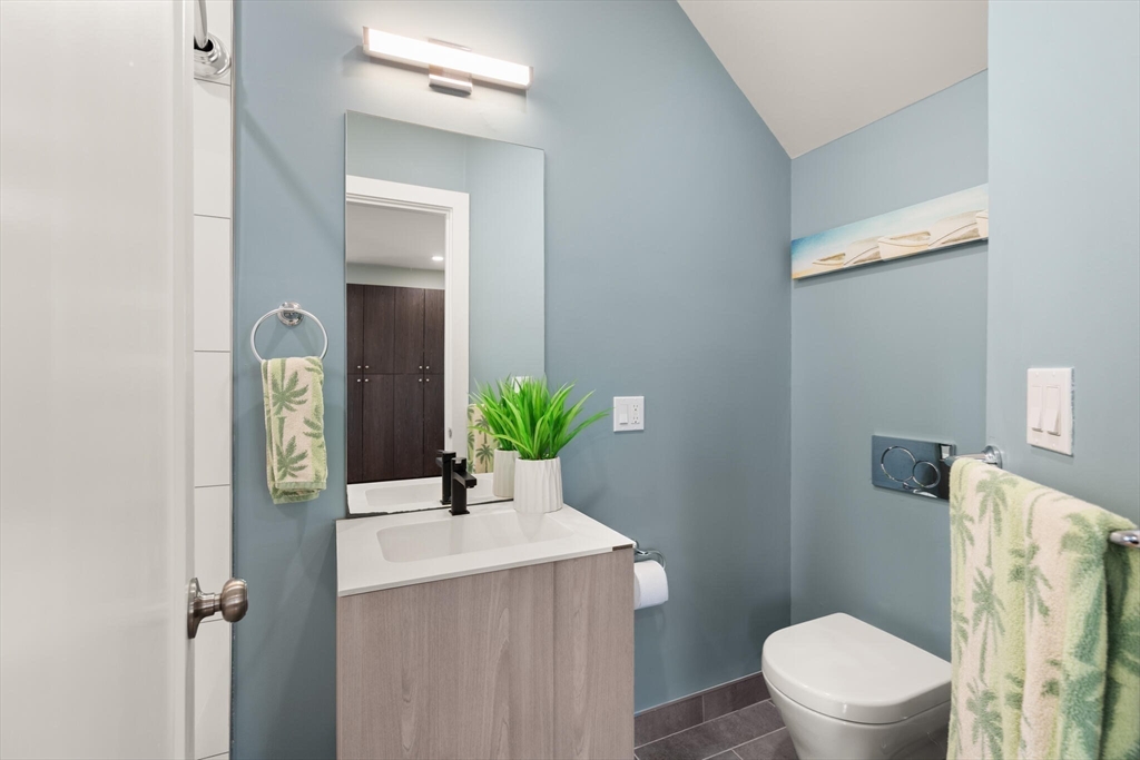 34 Dix St # 3