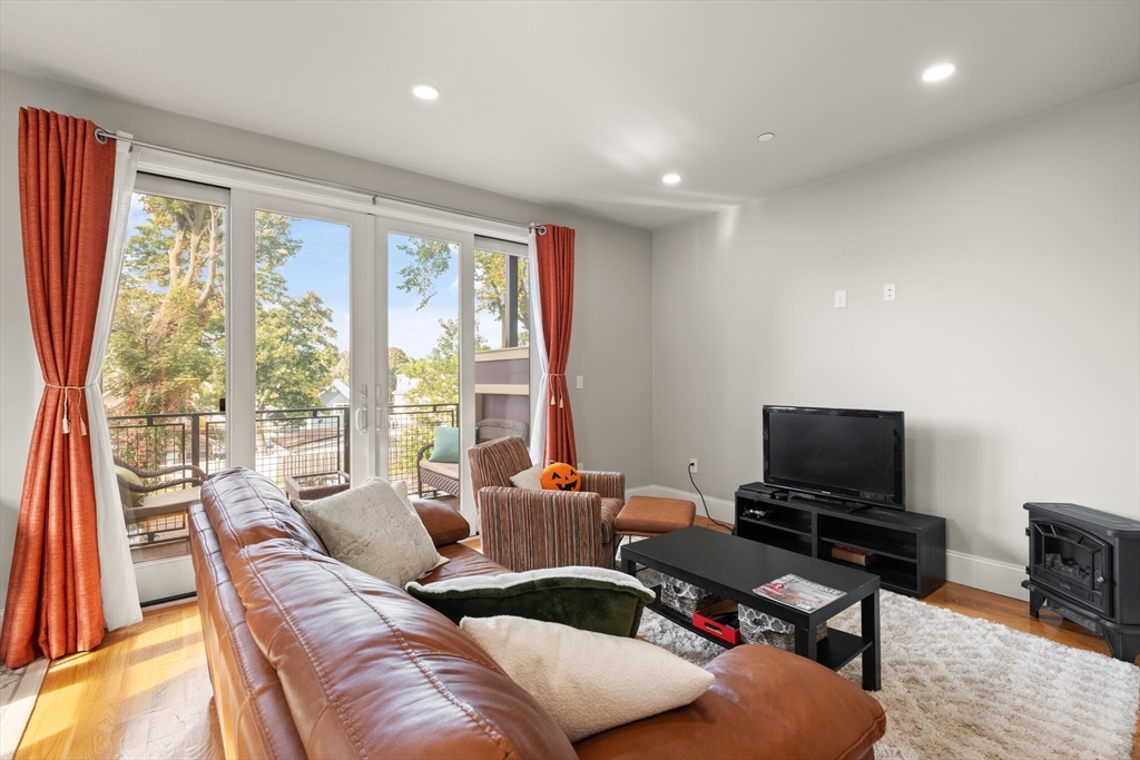 34 Dix St # 3