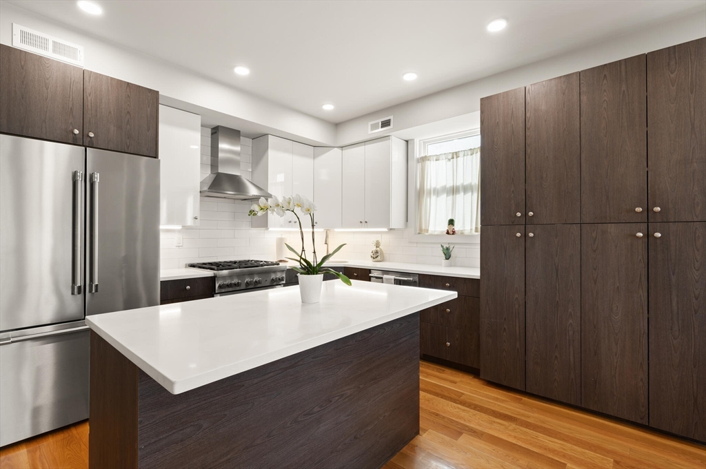 34 Dix St # 3
