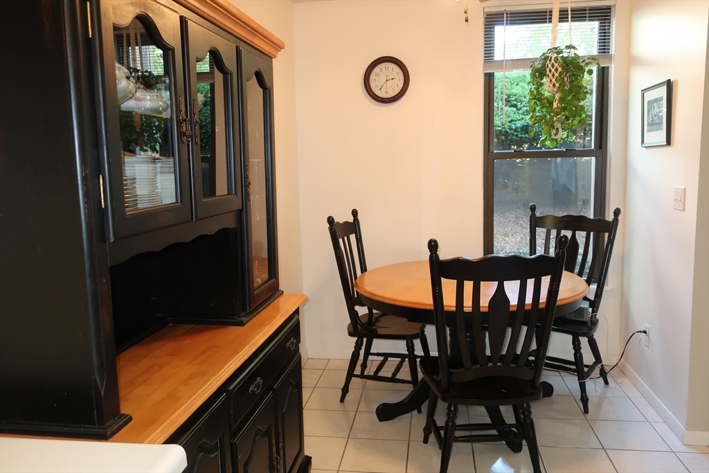 40 Shrewsbury Green Dr Unit: A