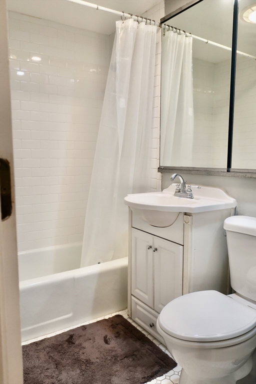40 Shrewsbury Green Dr Unit: A