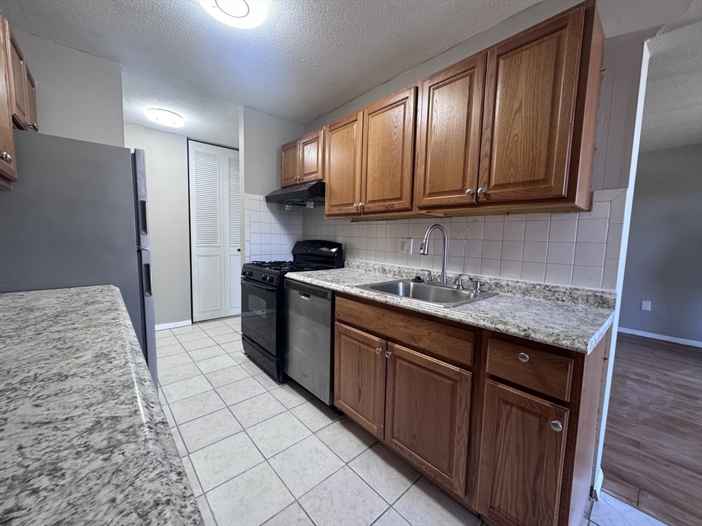 68 Shrewsbury Green Dr Unit: J