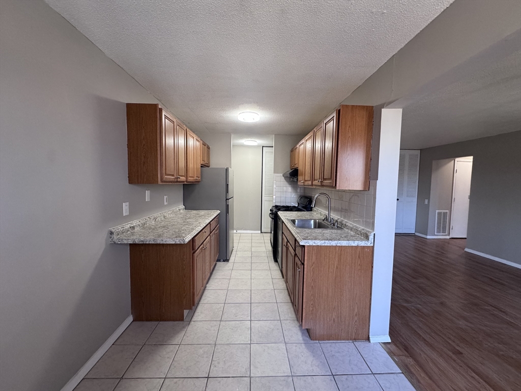 68 Shrewsbury Green Dr Unit: J