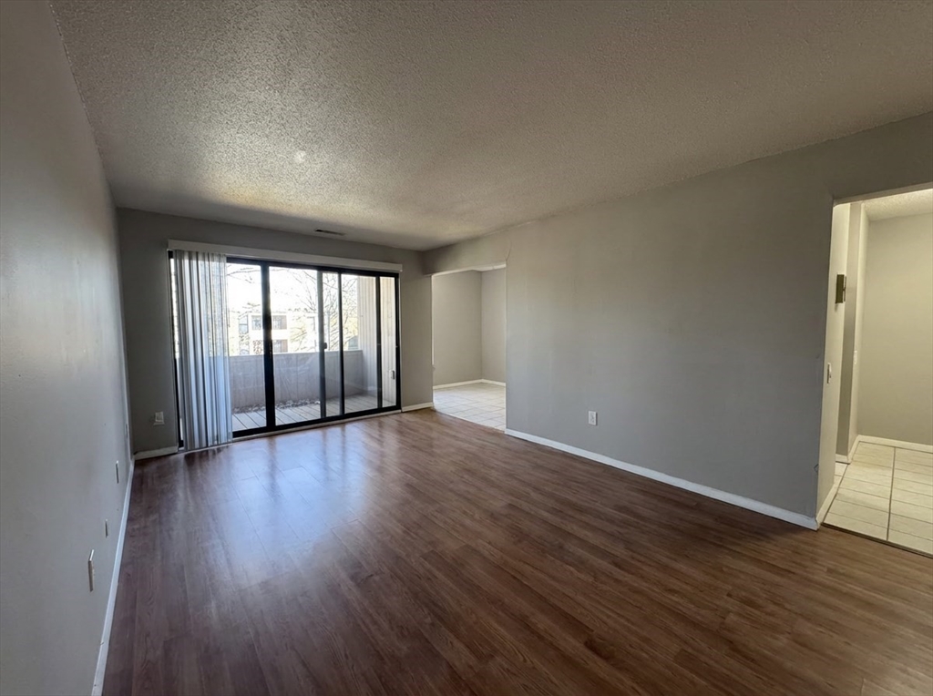 68 Shrewsbury Green Dr Unit: J