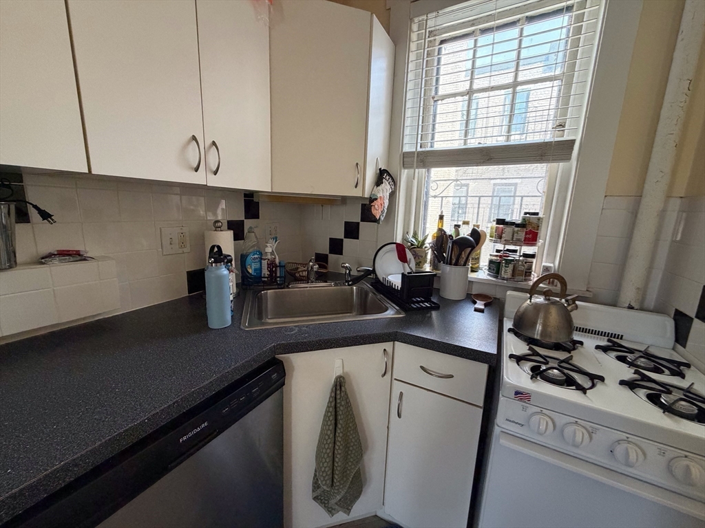 1568 Commonwealth Ave # 6