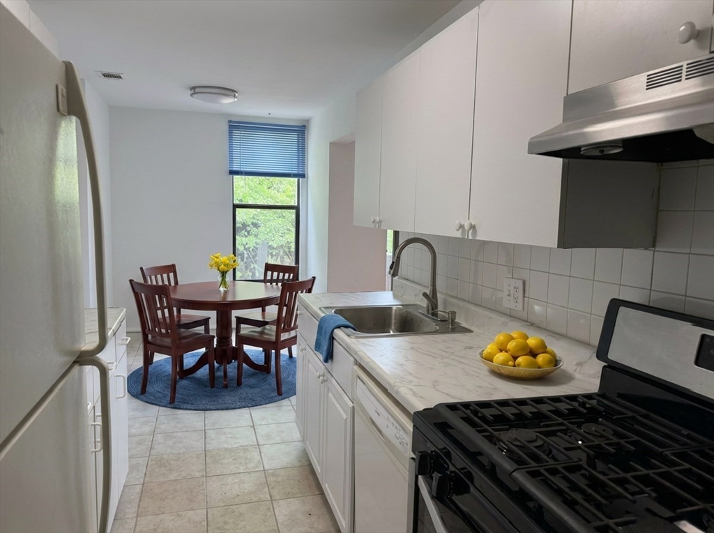18 Shrewsbury Green Dr Unit: K