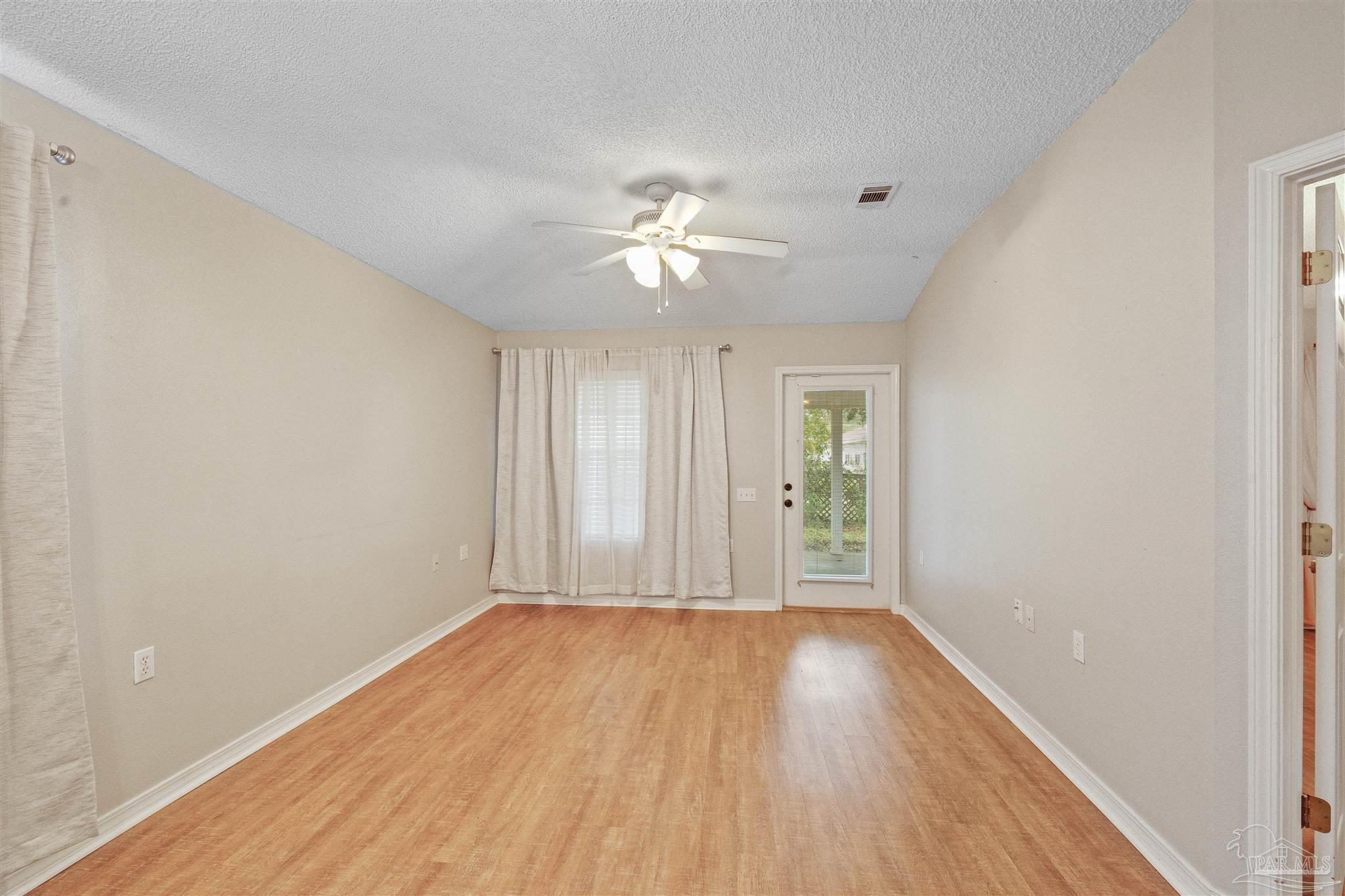 2337 Trailwood Dr