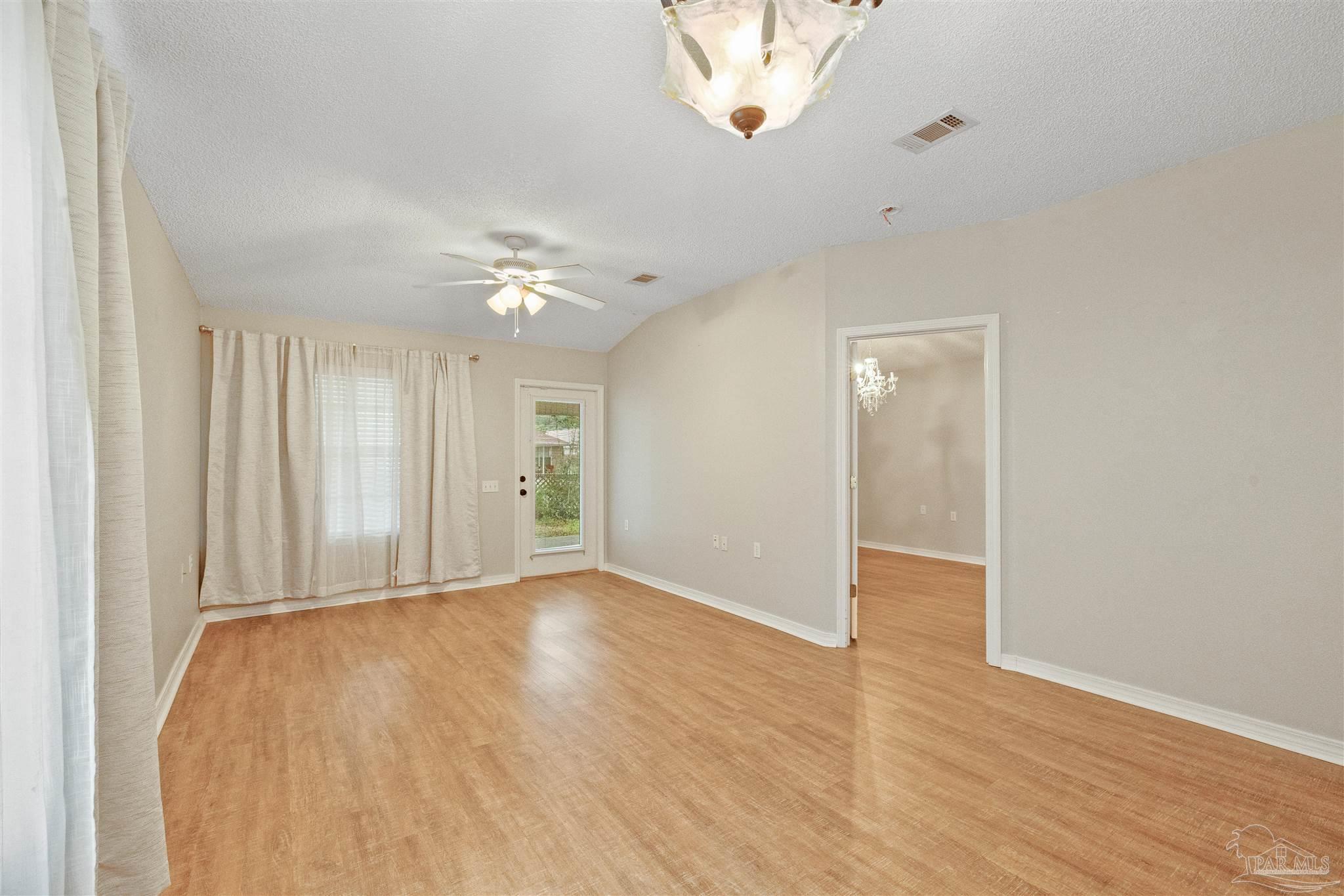 2337 Trailwood Dr