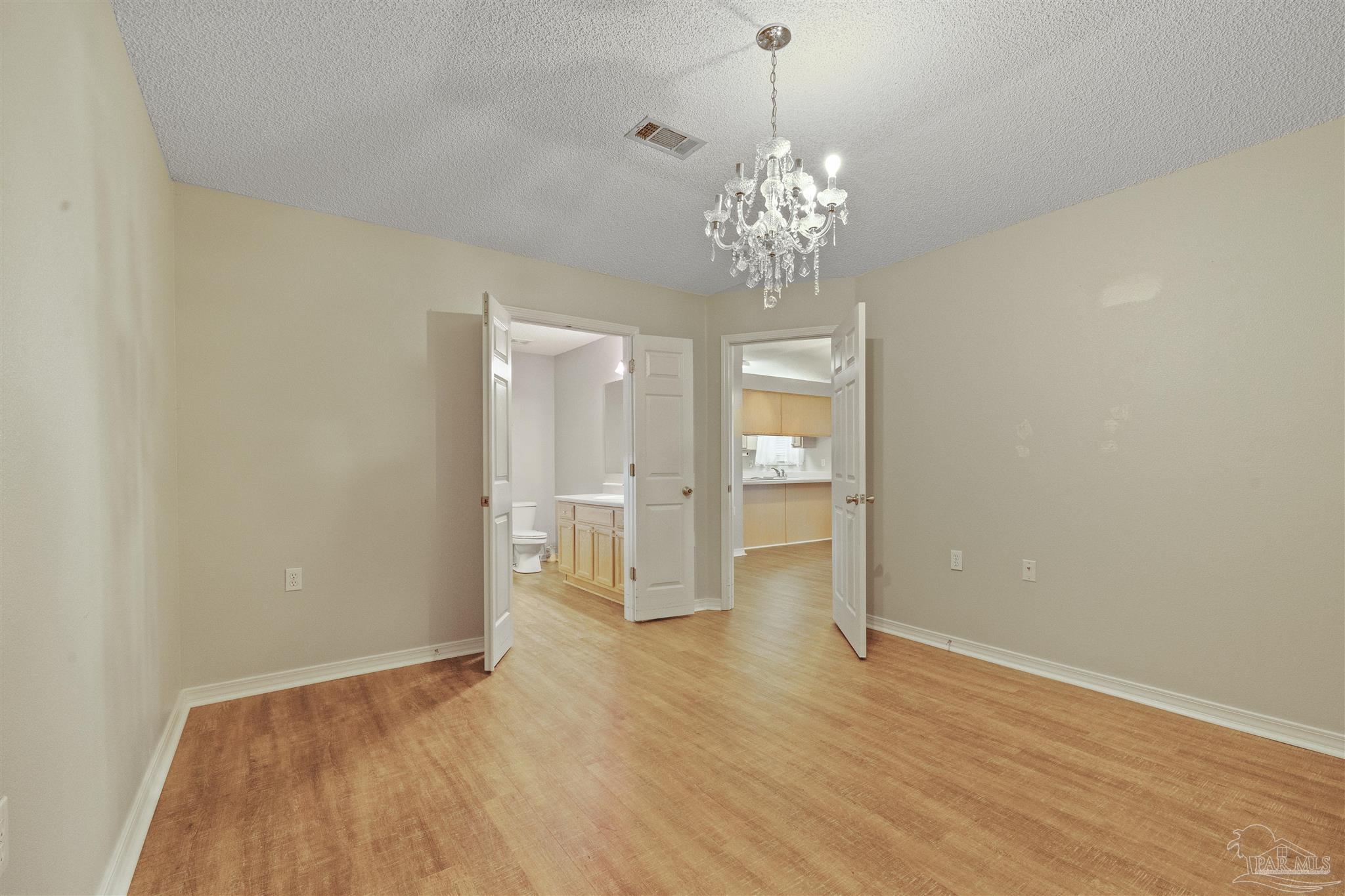 2337 Trailwood Dr