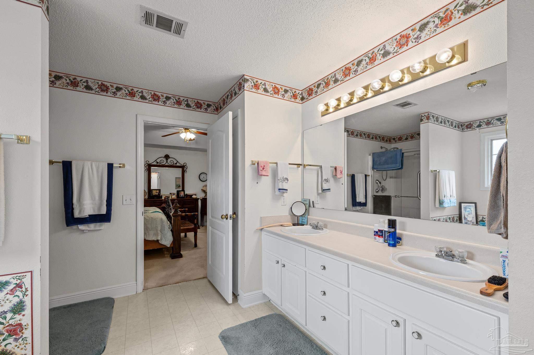 7563 Hayfield Cir